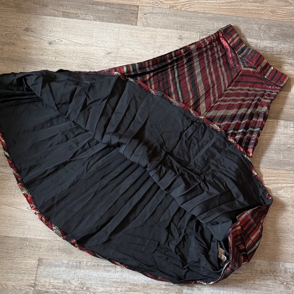 Elegant Red and Black Striped Skirt size S - Picture 6 of 6